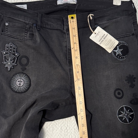 NWT Torrid Black High Rise Ultra Skinny Jeans with Embroidered Accents Size 20R - Picture 10 of 14